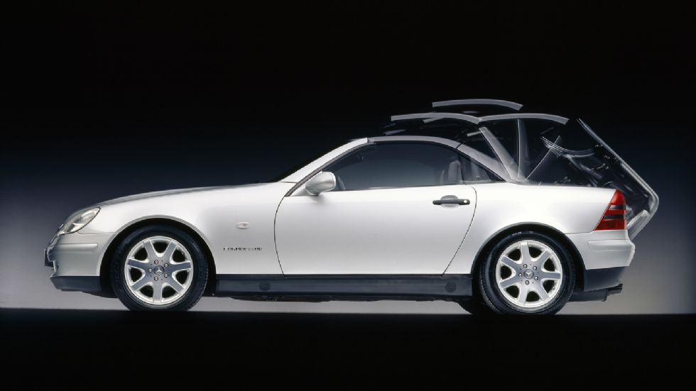 Προεξάρχον χαρακτηριστικό της R 170 Mercedes-Benz SLK, αλλά και όλης της μετέπειτα πορείας του μοντέλου, ήταν η μεταλλική αναδιπλούμενη οροφή Vario.