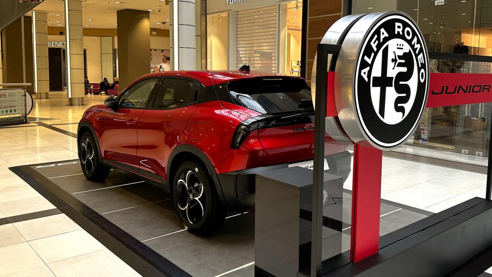 Η ολοκαίνουργια Alfa Romeo Junior έγινε έκθεμα στο Mall