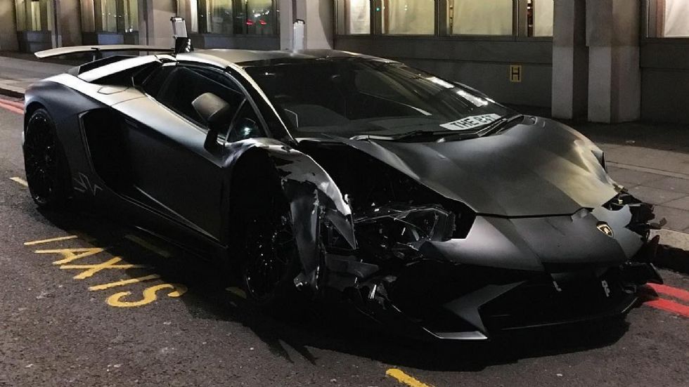 Η εικόνα της Lamborghini Aventador SV Roaster μετά το τρακάρισμα