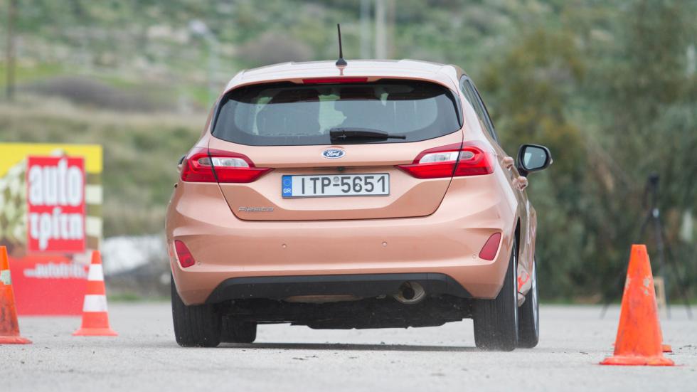 To Ford Fiesta μας εξέπληξε ευχάριστα με την συμπεριφορά του και την επίδοσή του στο τεστ αποφυγής κινδύνου αφού με 77 χλμ./ώρα, αποτελεί το κορυφαίο μοντέλο της κατηγορίας.