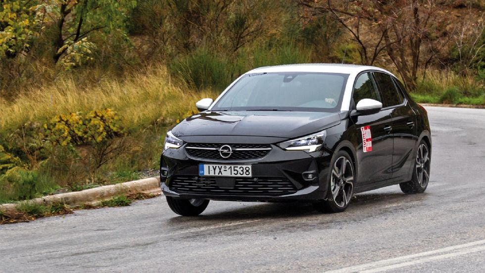 Αρκετά δυναμικό προφίλ «βγάζει» το Opel Corsa με την στενή γρίλια της μάσκας, τα «νεύρα» στο καπό και τις πτυχώσεις στις πόρτες.