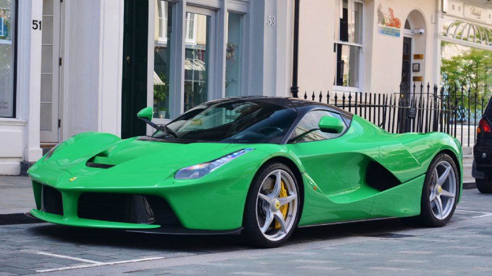 Εκτός από το ιδιαίτερο χρώμα, η LaFerrari τροφοδοτείται από έναν ηλεκτρικό κινητήρα.