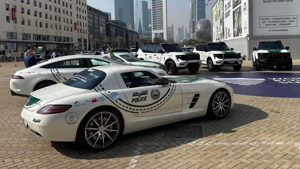 Ποια Octavia; Στο Dubai η αστυνομία κυκλοφορεί με Porsche, AMG & Lotus