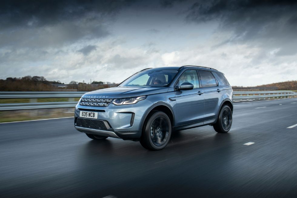 Το Land Rover Discovery Sport P300e.