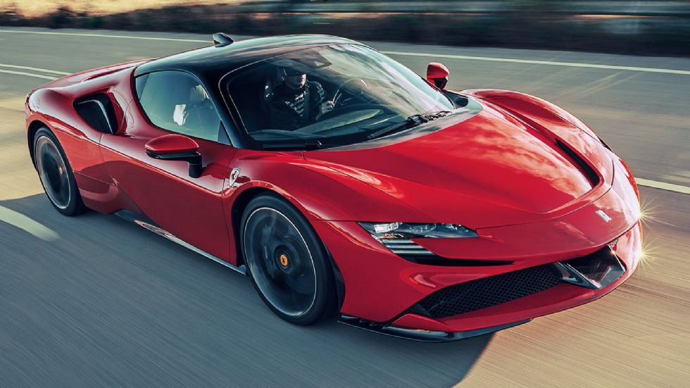 Η Plug-in υβριδική Ferrari SF90 Stradale.