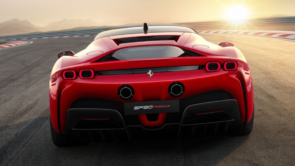 Ferrari SF90 Stradale φέρνει μαζί του ο Κώστας Μανωλάς 