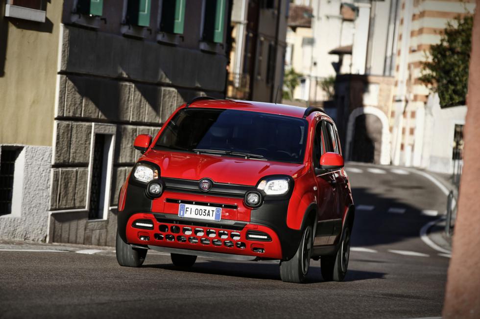 Fiat: Νέο βάγκον Tipo Cross και έκδοση (RED) σε όλα τα μοντέλα 