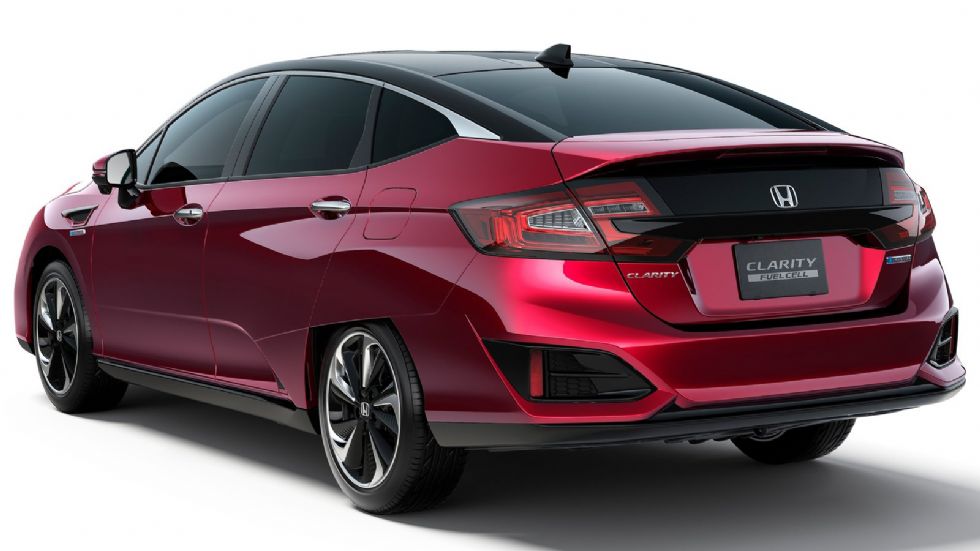 Το Honda Clarity Fuel Cell διαθέτει μια δεξαμενή υδρογόνου 141 λίτρων, η οποία χαρίζει του χαρίζει αυτονομία έως και 750 χλμ., ενώ γεμίζει σε τρία περίπου λεπτά.