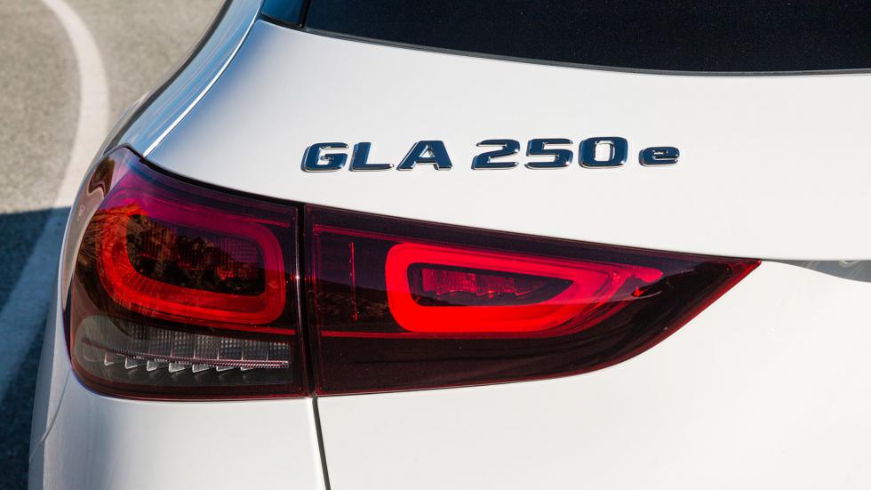 EQA Vs GLA 250e: Ηλεκτρική ή Plug-in Mercedes στα ίδια λεφτά;