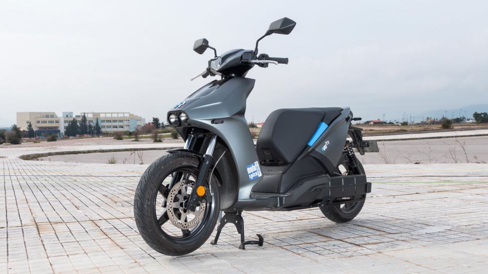 Ηλεκτρικά scooter που βγαίνουν εθνική και κάνουν 150 χιλιόμετρα