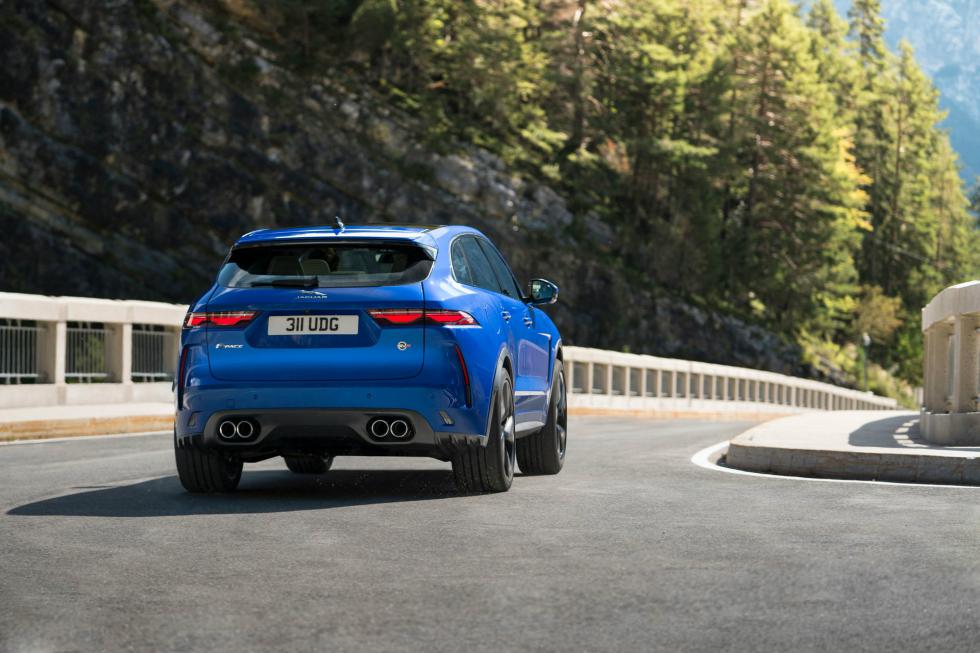 Ανανεωμένη και γρηγορότερη η Jaguar F-Pace SVR