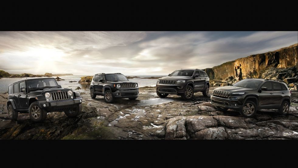 Η έκδοση Jeep 75th Anniversary θα προσφέρεται σε όλα τα μοντέλα της εταιρείας, όπως το Jeep Cherokee και Jeep Grand Cherokee σε μαύρη γυαλιστερή βαφή και το Jeep Wrangler σε πράσινη απόχρωση καμουφλάζ