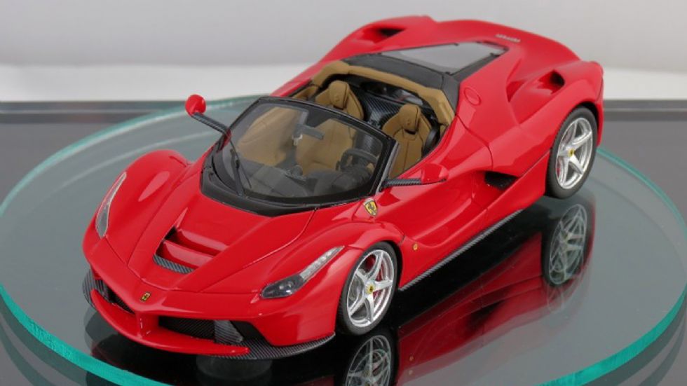 H πρώτη, κυριολεκτικά μικρή γεύση, της LaFerrari Spider έρχεται από την εταιρεία Kane & Company,με το μοντέλο σε κλίμακα 1:43.