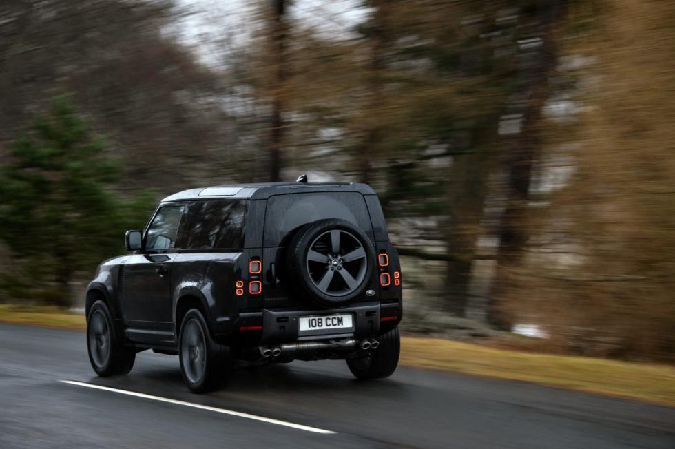 Πρεμιέρα για το ισχυρότερο Land Rover Defender V8