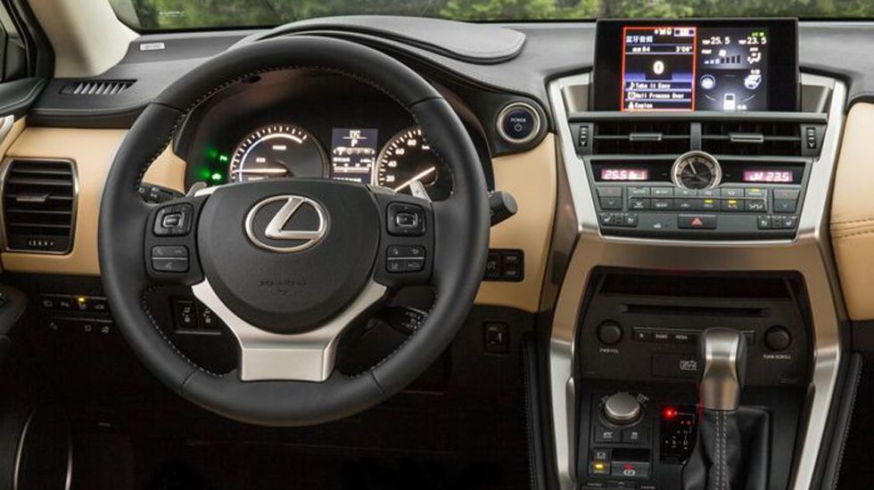 Το εικονιζόμενο Lexus NX 300h είναι το πρώτο αυτοκίνητο στη βιομηχανία με Clari-Fi τεχνολογία στο ηχοσύστημά της.	