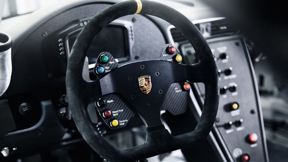 Η 911 GT3 Cup είναι ήδη διαθέσιμη προς παραγγελία στο Porsche Motorsport στο Weissach, με την τιμή της να βρίσκεται στα 189.900 ευρώ (συν ΦΠΑ).