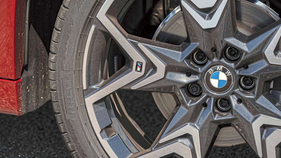 Η BMW X2 της δοκιμής «φορούσε» ελαστικά Pirelli P Zero 245/40 R 20 και φρέναρε εξαιρετικά.