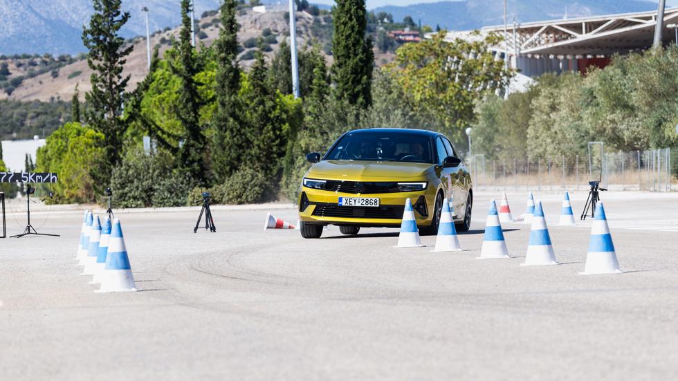 Opel Astra στο Elk Test: Όσο το πιέζαμε, τόσο πιο καλά συμπεριφερόταν