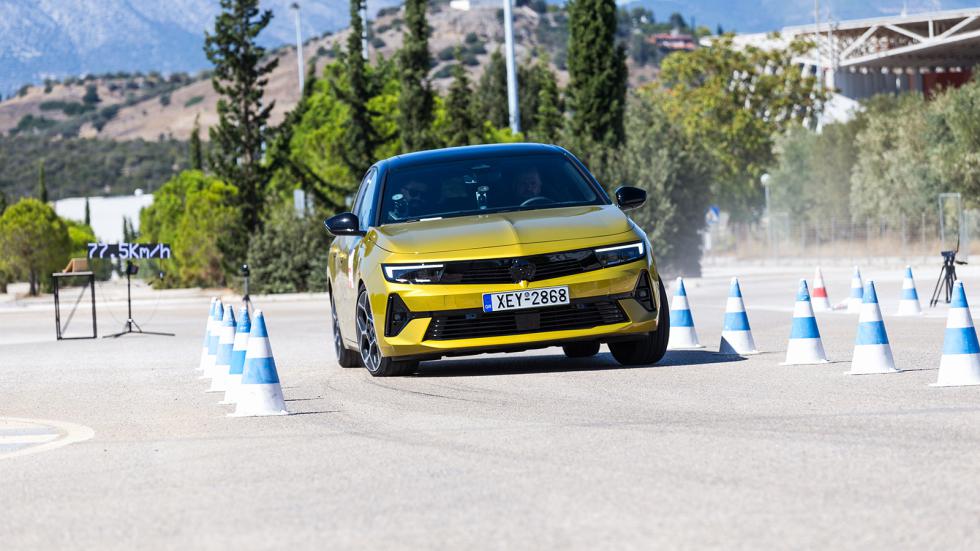 Opel Astra στο Elk Test: Όσο το πιέζαμε, τόσο πιο καλά συμπεριφερόταν