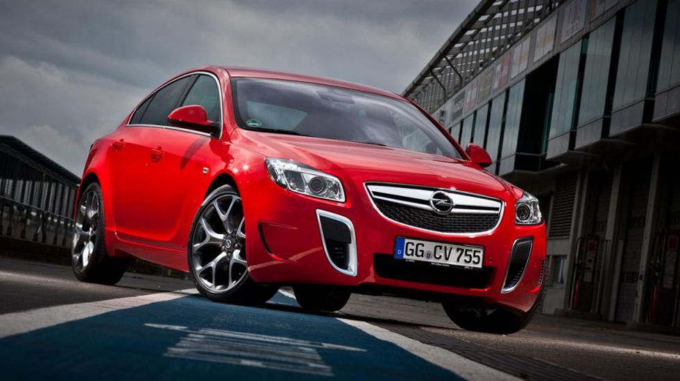 15 χρόνια OPC εκδόσεις γιορτάζει η Opel με το Insignia OPC να ξεχωρίζει αυτή τη στιγμή, χάρη στον 2,8 λτ. turbo V6 και ισχύ 325 ίππους. 