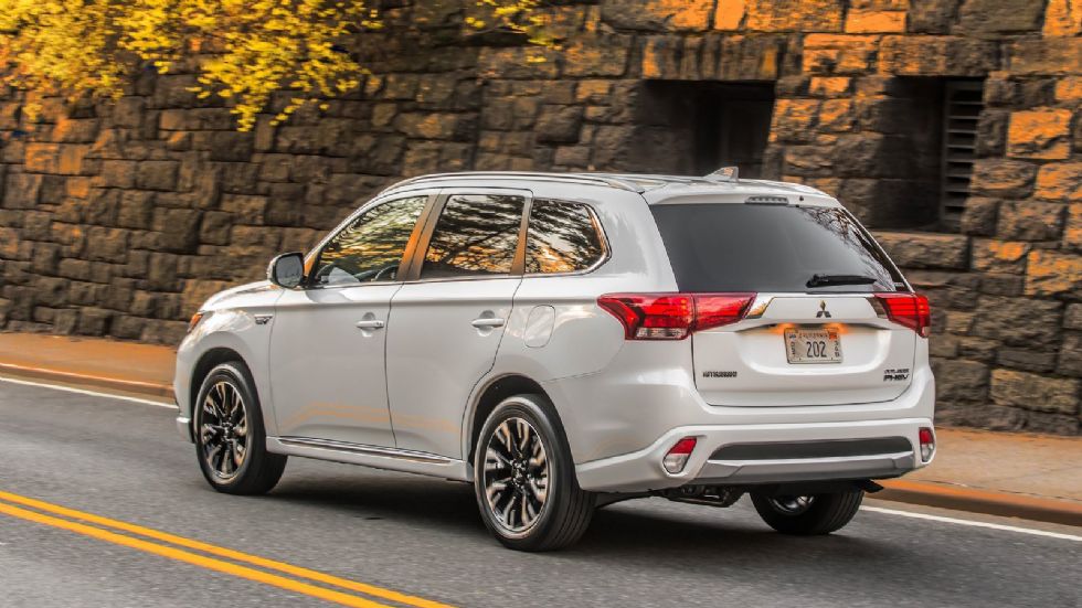 Mitsubishi Outlander PHEV: Μηδενικός φόρος για εταιρικούς χρήστες