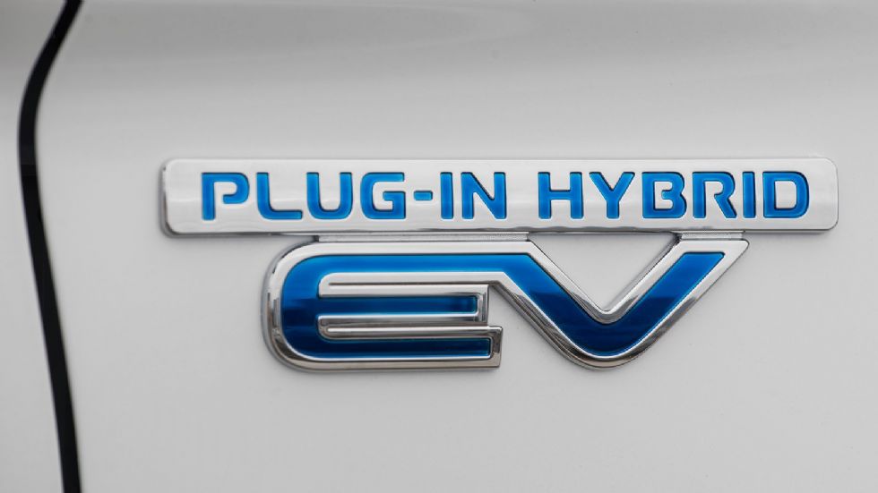 Νο 1 της κατηγορίας των plug-in υβριδικών παρέμεινε και το 2015 το Mitsubishi Outlander PHEV με 31.214 μονάδες, 57% περισσότερες από ότι το 2014.