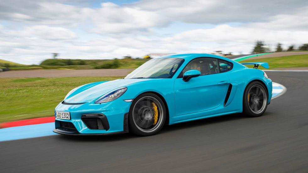 H Porsche 718 Cayman GT4.