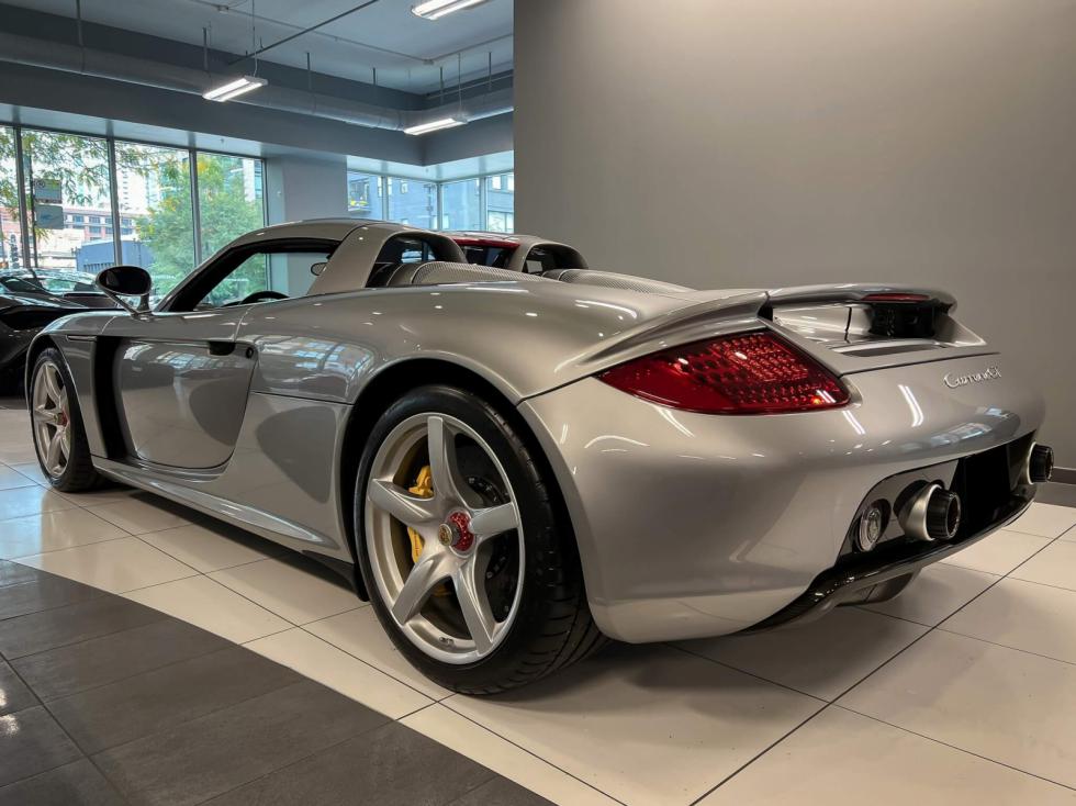 Άθικτη Porsche Carrera GT ψάχνει νέο ιδιοκτήτη