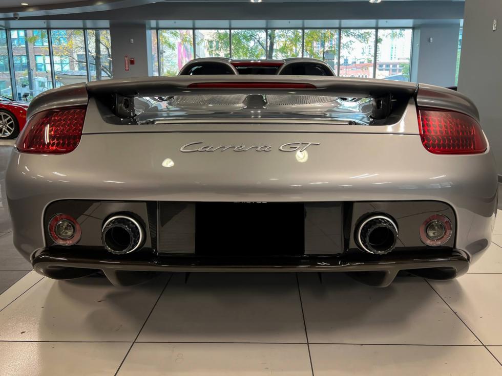 Άθικτη Porsche Carrera GT ψάχνει νέο ιδιοκτήτη