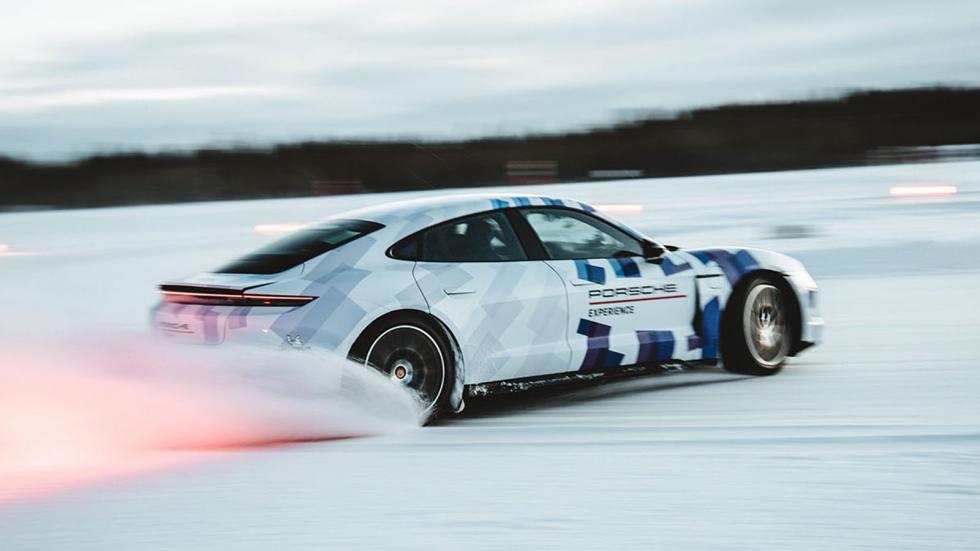 Porsche Taycan έσπασε ρεκόρ για το μεγαλύτερο drift με ηλεκτροκίνητο