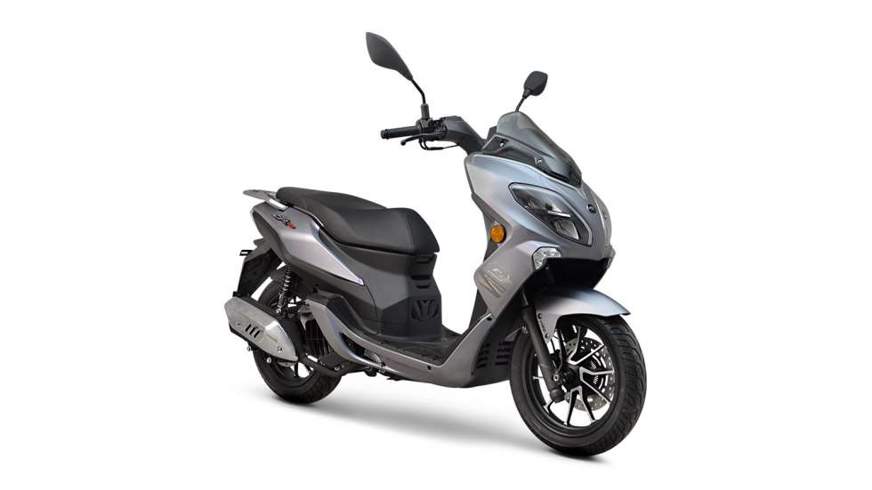 QJMOTOR CTR125, με εντυπωσιακά χαρακτηριστικά για την τιμή των 2.495 ευρώ