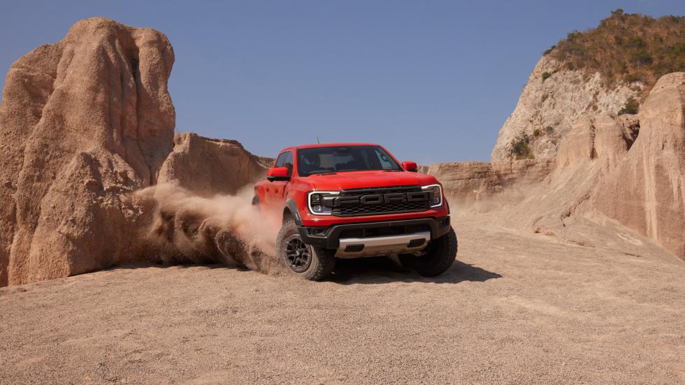 Ford Ranger Raptor: Ο πιο «αγωνιάρης αγρότης» επέστρεψε... ντούρος!