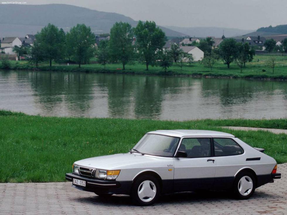 To Saab 900.