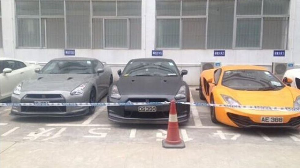 Η κινεζική αστυνομία του Hong Kong κατέσχεσε 12 supercars πολλών χιλιάδων ευρώ, ανάμεσά τους Lamborghini, Ferrari, McLaren και Audi R8.