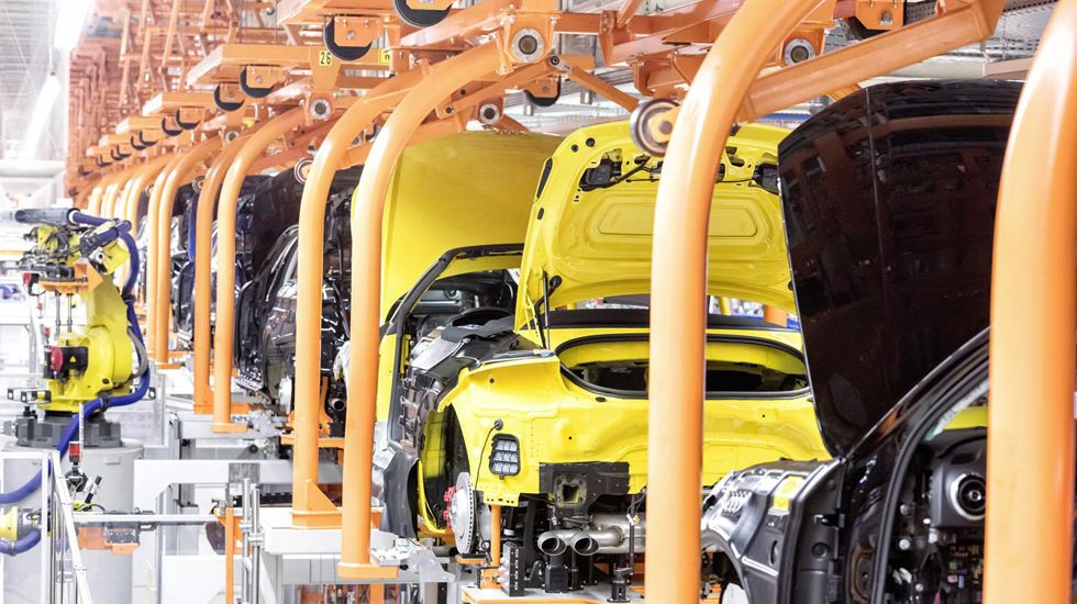 Ο Audi CEO, κος Rupert Stadler, δήλωσε: «Το εργοστάσιο στο Gyοr συνεισφέρει σημαντικά στην ανάπτυξή μας, ενδυναμώνοντας την παγκόσμια ανταγωνιστικότητά μας.».