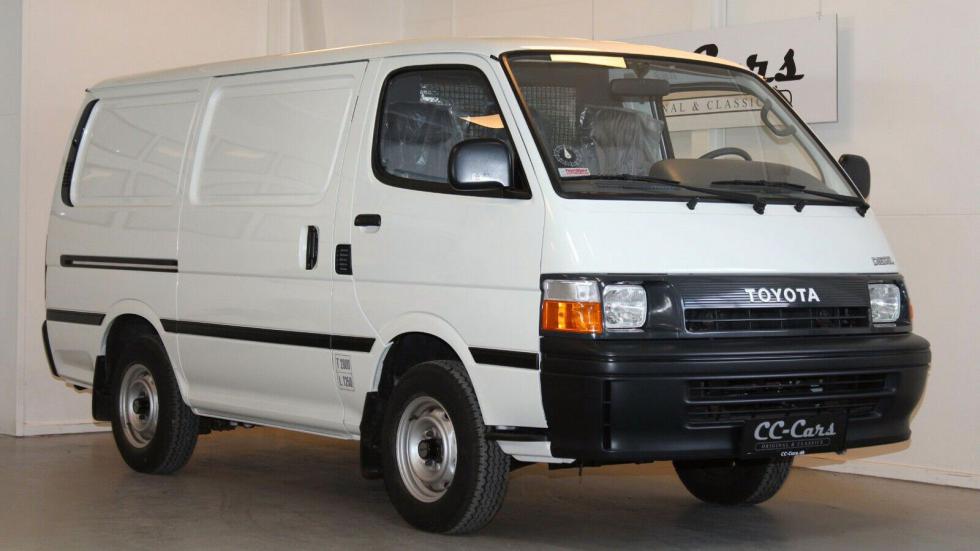 Toyota HiAce σαν καινούργιο με 490 χλμ. στο κοντέρ