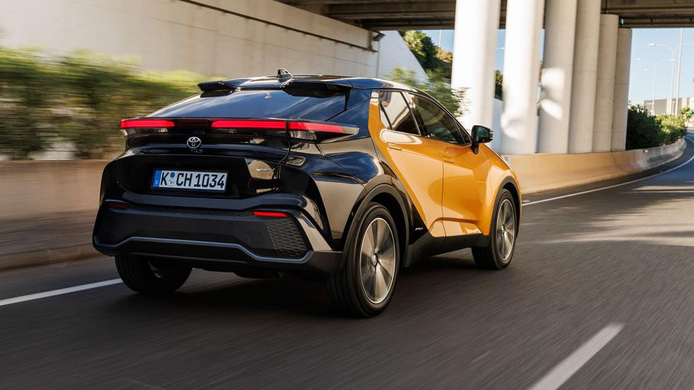 Οδηγούμε το νέο Toyota C-HR: Υβριδικό με 140 ή 198 άλογα