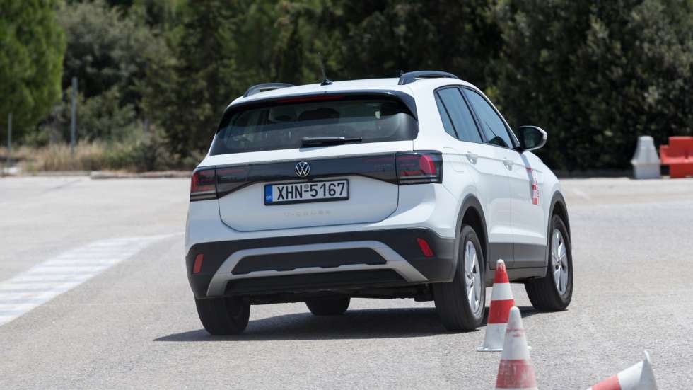 Το ανανεωμένο VW T-Cross συνδύασε την αποτελεσματικότητα και τις ασφαλείς αντιδράσεις σε μια οριακή κατάσταση. Το ESP δουλεύει εξαιρετικά.