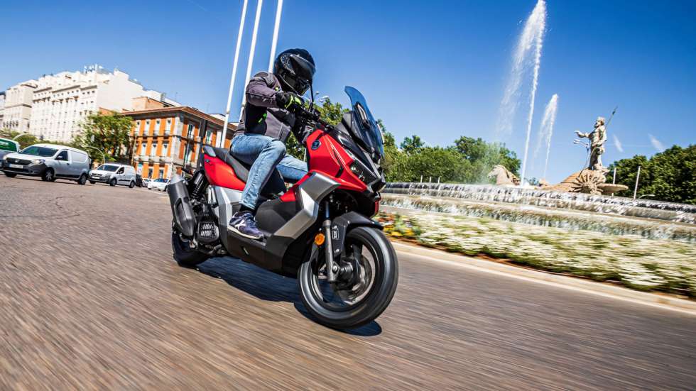 Voge SR1 ADV: Adventure scooter με TCS, Dash Cam και μεγαλύτερες αναρτήσεις