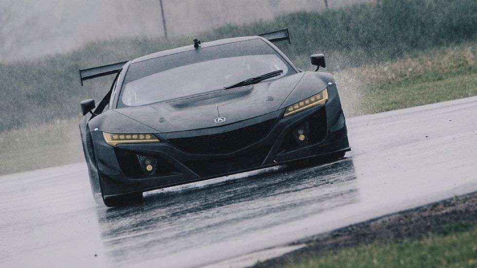 Ακόμη πιο «επιθετικό» σε εμφάνιση το NSX GT3, σε σχέση με το... απλό NSX.