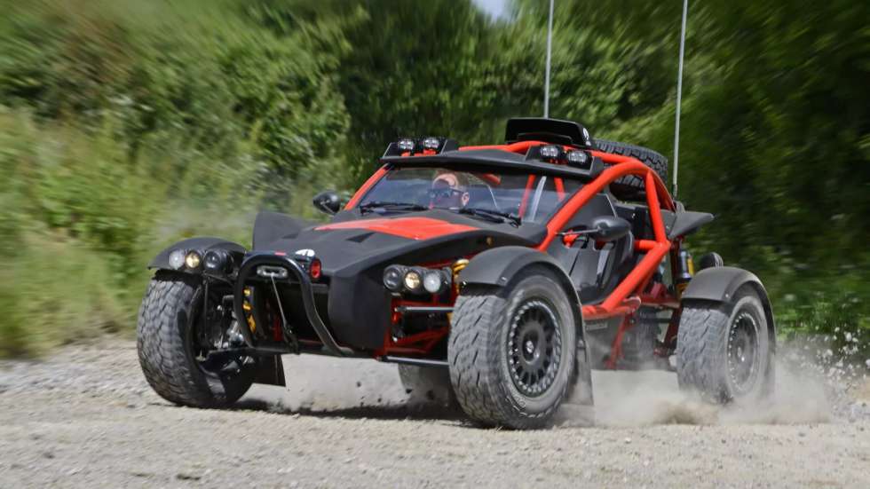 Ο κινητήρας του Ariel Nomad είναι 4κύλινδρος, χωρητικότητας 2,4 λίτρων, αποδίδει 200+ ίππους και προέρχεται από τη Honda, όπως και το μηχανικό κιβώτιο των 6 σχέσεων.