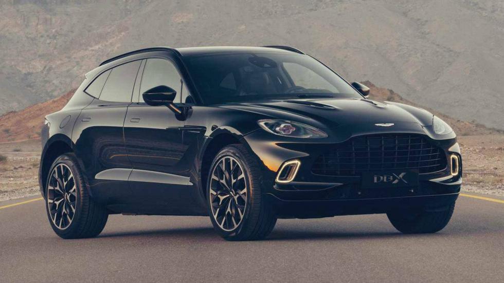 Βλέπετε την Aston Martin DBX.