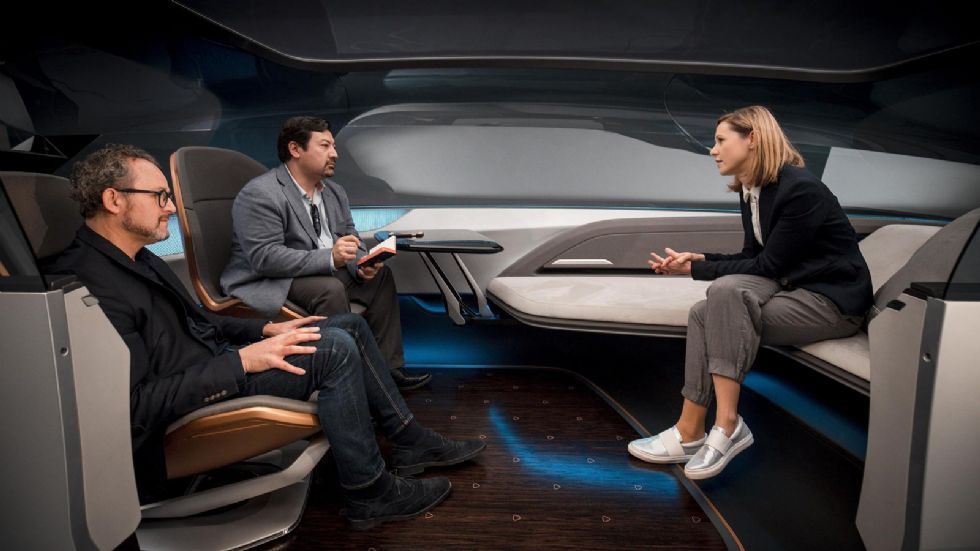 Το Audi Long Distance Lounge είναι ένα concept που εξελίσσεται για να μας δώσει μια πρόγευση του μέλλοντος, τότε που τα αυτοκίνητα δε θα έχουν οδηγό.