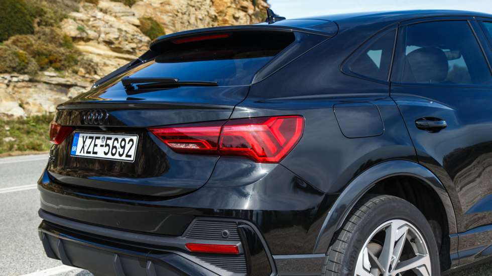 Η coupe πίσω οροφή του Audi Q3 Sportback