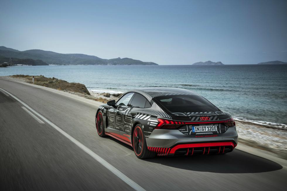 Με δύο ηλεκτρικά μοτέρ το Audi RS e-tron GT (+vid)