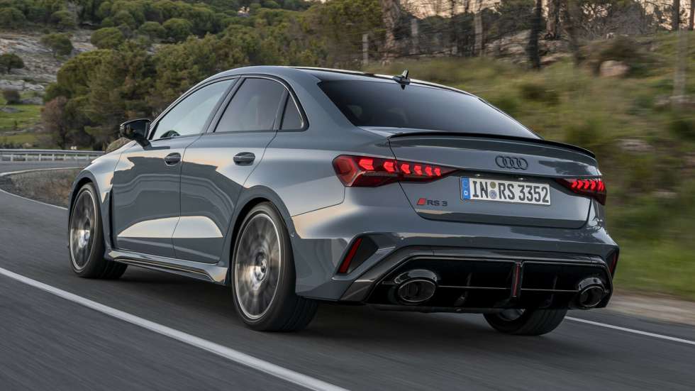 Πιο άγριο αλλά ξανά με 400 άλογα το ανανεωμένο Audi RS 3