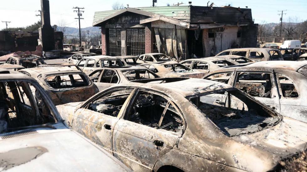 Φωτιές Καλιφόρνια: Τουλάχιστον 6.000 τα αυτοκίνητα που κάηκαν!  