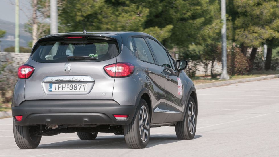 Προς την άνεση προσανατολίζεται το Renault Captur, που είναι καλοζυγισμένο και ασφαλές ακόμη και σε πολύ σβέλτους ρυθμούς.
