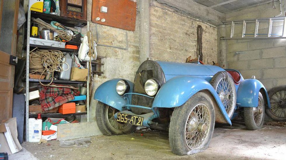 Η Bugatti Brescia αποτελεί ένα από τα 12 αντίτυπα του μοντέλου με αριθμό σασί 2628. Ήταν παρατημένη σε αχυρώνα και οδηγείται σε δημοπρασία, όπου αναμένεται να πιάσει 150-200 χιλιάδες ευρώ.