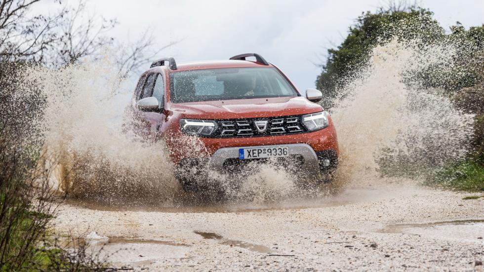 Σημαντικό στοιχείο του 4κίνητο Dacia Duster είναι πως έχει ότι υπάρχει και ρεζέρβα κανονικού μεγέθους, γεγονός που σου εξασφαλίζει πως δεν θα μείνεις κολλημένος σε ένα σκίσιμο ελαστικού για παράδειγμα